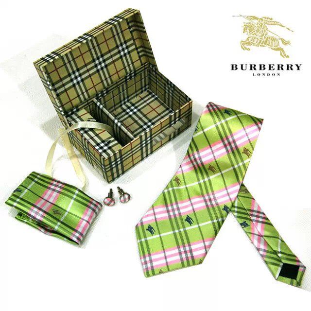 Kit Cravatta Burberry Compeltto Modello 5